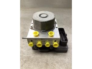 Gebruikte ABS Pomp Dacia Logan MCV II/Sandero Wagon (7S) 1.0 TCe 100 12V Prijs € 75,00 Margeregeling aangeboden door Gebr Opdam B.V.