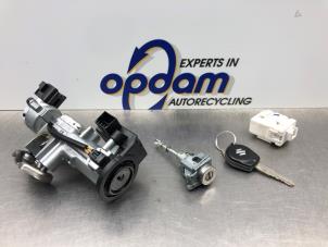 Gebruikte Cilinderslotenset (compleet) Suzuki Splash 1.2 16V Prijs € 100,00 Margeregeling aangeboden door Gebr Opdam B.V.