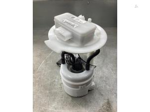 Gebruikte Benzinepomp Dacia Jogger 1.6 Hybrid 140 16V Prijs € 120,00 Margeregeling aangeboden door Gebr Opdam B.V.