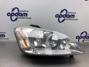 Gebruikte Koplamp rechts Ford Focus C-Max 1.6 16V Prijs € 60,00 Margeregeling aangeboden door Gebr Opdam B.V.