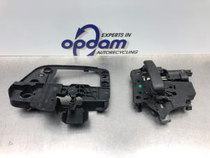 Gebruikte Deurgreep 2Deurs rechts Peugeot 1007 (KM) 1.6 GTI,Gentry 16V Prijs € 40,00 Margeregeling aangeboden door Gebr Opdam B.V.