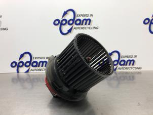 Gebruikte Kachel Ventilatiemotor Dacia Sandero II 0.9 TCE 12V Prijs € 50,00 Margeregeling aangeboden door Gebr Opdam B.V.