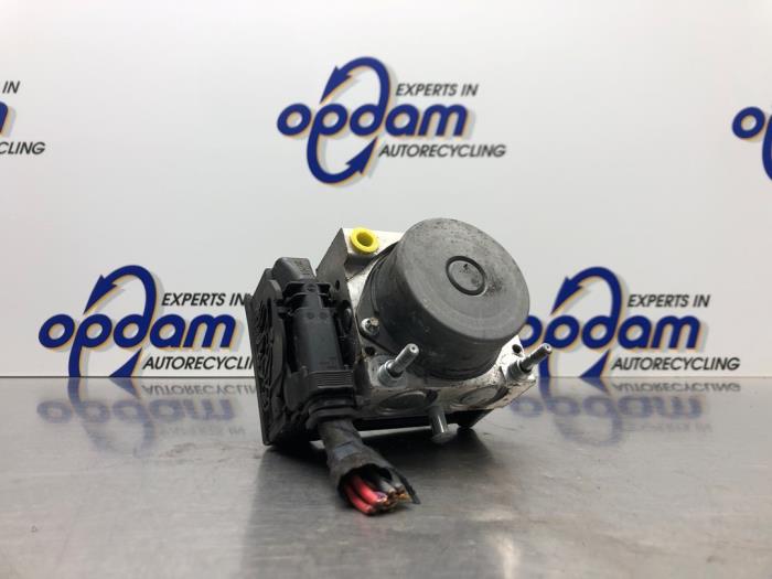 Gebruikte ABS Pomp Dacia Logan MCV I (KS) 1.6 MPI 85 Prijs € 150,00 Margeregeling aangeboden door Gebr Opdam B.V.