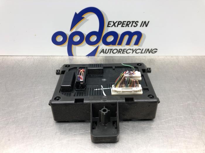 Gebruikte Bodycontrol Module Renault Clio III (BR/CR) 1.4 16V Prijs € 75,00 Margeregeling aangeboden door Gebr Opdam B.V.