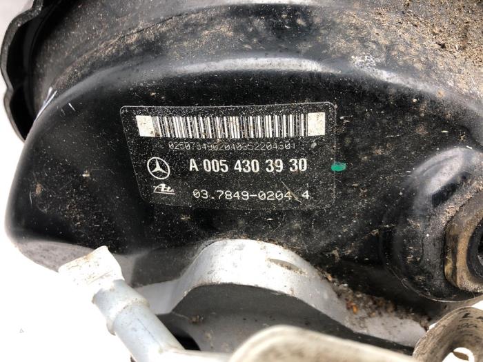 Rembekrachtiger van een Mercedes-Benz C Sportcoupé (C203) 2.3 C-230K 16V 2002
