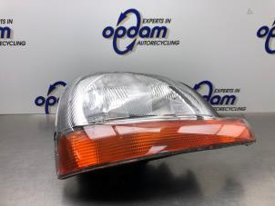 Gebruikte Rechter Koplamp Renault Kangoo (KC) 1.6 16V Prijs € 40,00 Margeregeling aangeboden door Gebr Opdam B.V.