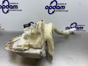 Gebruikte Ruitensproeiertank voor Ford Galaxy (WA6) 1.6 EcoBoost 16V Prijs € 25,00 Margeregeling aangeboden door Gebr Opdam B.V.