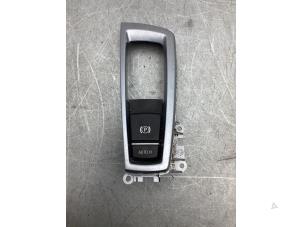 Gebruikte Schakelaar handrem BMW 5 serie (F10) 520i 16V Prijs € 40,00 Margeregeling aangeboden door Gebr Opdam B.V.