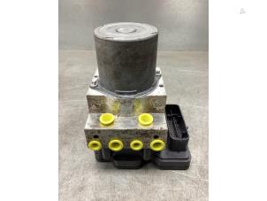 Gebruikte ABS Pomp BMW 5 serie (F10) 520i 16V Prijs € 500,00 Margeregeling aangeboden door Gebr Opdam B.V.