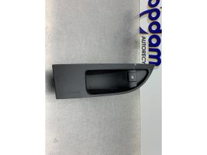 Gebruikte Elektrisch Raam Schakelaar Opel Astra J (PC6/PD6/PE6/PF6) 1.4 Turbo 16V Prijs € 20,00 Margeregeling aangeboden door Gebr Opdam B.V.