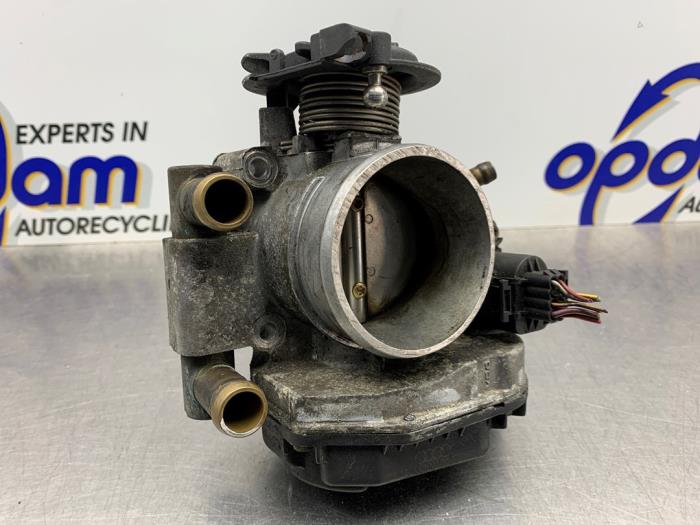 Gebruikte Gasklephuis Audi A4 Avant (B5) 1.8 20V Prijs € 75,00 Margeregeling aangeboden door Gebr Opdam B.V.