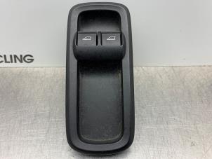 Gebruikte Raam schakelaar elektrisch Ford Fiesta 6 (JA8) 1.25 16V Prijs € 35,00 Margeregeling aangeboden door Gebr Opdam B.V.