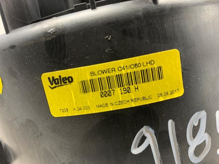 Kachel Ventilatiemotor van een Opel Vectra C 2.2 16V 2002