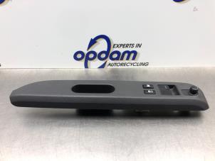 Gebruikte Schakelaar Elektrisch Raam Suzuki Splash 1.0 12V Prijs € 50,00 Margeregeling aangeboden door Gebr Opdam B.V.