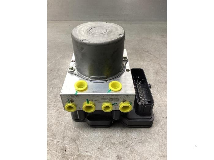 Gebruikte ABS Pomp Lynk &amp; Co 01 1.5 PHEV Prijs € 175,00 Margeregeling aangeboden door Gebr Opdam B.V.