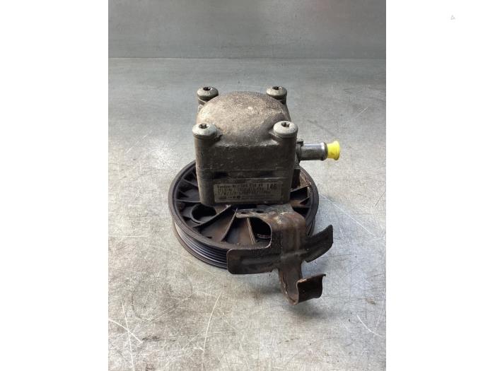 Gebruikte Pomp Servo Volvo S60 I (RS/HV) 2.4 20V 140 Prijs € 125,00 Margeregeling aangeboden door Gebr Opdam B.V.