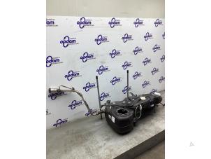 Gebruikte Brandstoftank Volvo XC40 (XZ) 1.5 T3 12V Prijs € 200,00 Margeregeling aangeboden door Gebr Opdam B.V.