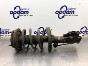 Gebruikte Mac Phersonpoot rechts-voor Mazda 323 Fastbreak (BJ14) 1.6 16V Prijs € 40,00 Margeregeling aangeboden door Gebr Opdam B.V.