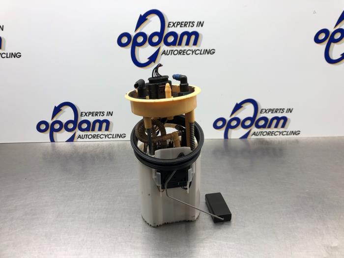 Gebruikte Tank element Pomp Volkswagen Polo V (6R) 1.2 TDI 12V BlueMotion Prijs € 75,00 Margeregeling aangeboden door Gebr Opdam B.V.