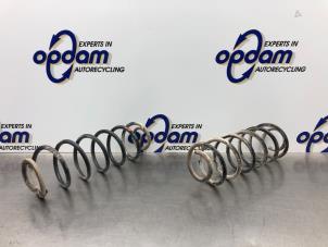 Gebruikte Veerschroef achter Ford Fiesta 5 (JD/JH) 1.3 Prijs € 40,00 Margeregeling aangeboden door Gebr Opdam B.V.