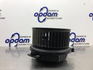 Gebruikte Kachel Ventilatiemotor Audi A4 Avant (B7) 2.0 20V Prijs € 75,00 Margeregeling aangeboden door Gebr Opdam B.V.