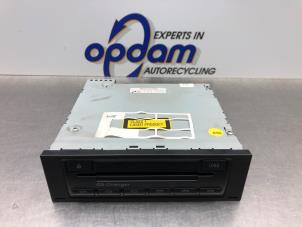 Gebruikte CD Wisselaar Audi A4 Avant (B7) 2.0 20V Prijs € 100,00 Margeregeling aangeboden door Gebr Opdam B.V.