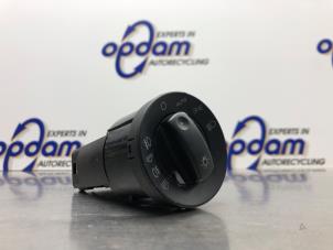 Gebruikte Licht Schakelaar Audi A4 Avant (B7) 2.0 20V Prijs € 20,00 Margeregeling aangeboden door Gebr Opdam B.V.