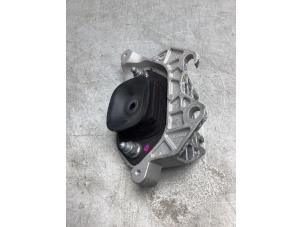 Gebruikte Versnellingsbak Steun Renault Captur II (RJB) 1.3 Mild Hybrid 140, TCe 140 16V Prijs € 30,00 Margeregeling aangeboden door Gebr Opdam B.V.