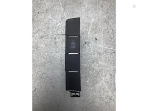 Gebruikte Start/Stop schakelaar Volkswagen Passat Variant (3G5) 1.6 TDI 16V Prijs € 15,00 Margeregeling aangeboden door Gebr Opdam B.V.