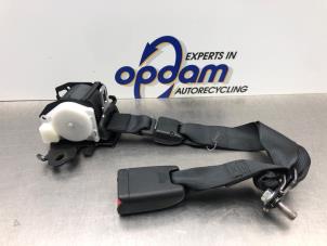 Gebruikte Veiligheidsgordel midden-achter Opel Agila (B) 1.2 16V Prijs € 50,00 Margeregeling aangeboden door Gebr Opdam B.V.