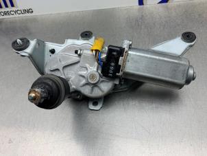 Gebruikte Ruitenwissermotor achter Kia Carens III (FG) 2.0i CVVT 16V Prijs € 50,00 Margeregeling aangeboden door Gebr Opdam B.V.