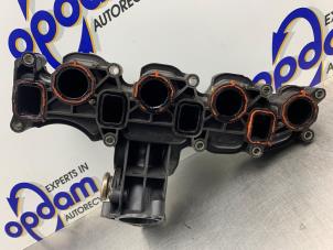 Gebruikte Inlaatspruitstuk Volkswagen Caddy III (2KA,2KH,2CA,2CH) 1.6 TDI 16V Prijs € 40,00 Margeregeling aangeboden door Gebr Opdam B.V.