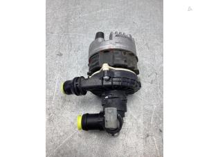 Gebruikte Watercirculatiepomp Mercedes GLC Coupe (C253) 2.0 350 e 16V 4-Matic Prijs € 75,00 Margeregeling aangeboden door Gebr Opdam B.V.