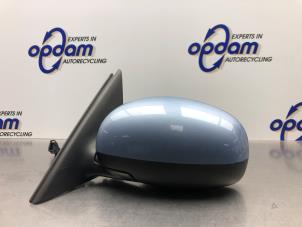 Gebruikte Buitenspiegel links Skoda Roomster (5J) 1.6 16V Prijs € 50,00 Margeregeling aangeboden door Gebr Opdam B.V.