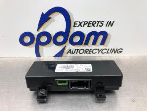 Gebruikte Telefoon Module Peugeot 208 I (CA/CC/CK/CL) 1.2 Vti 12V PureTech 82 Prijs € 75,00 Margeregeling aangeboden door Gebr Opdam B.V.