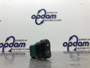 Gebruikte Raam schakelaar elektrisch Ford Transit 2.2 TDCi 16V Prijs € 15,00 Margeregeling aangeboden door Gebr Opdam B.V.