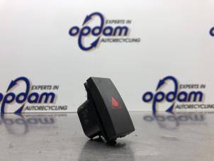 Gebruikte Schakelaar Paniekverlichting Ford Transit 2.2 TDCi 16V Prijs € 20,00 Margeregeling aangeboden door Gebr Opdam B.V.