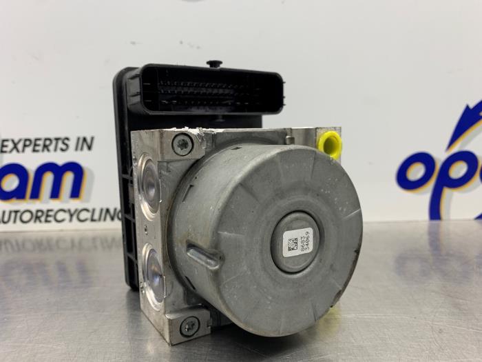 Gebruikte ABS Pomp Audi A3 Sportback (8VA/8VF) 1.0 TFSI 12V Prijs € 175,00 Margeregeling aangeboden door Gebr Opdam B.V.