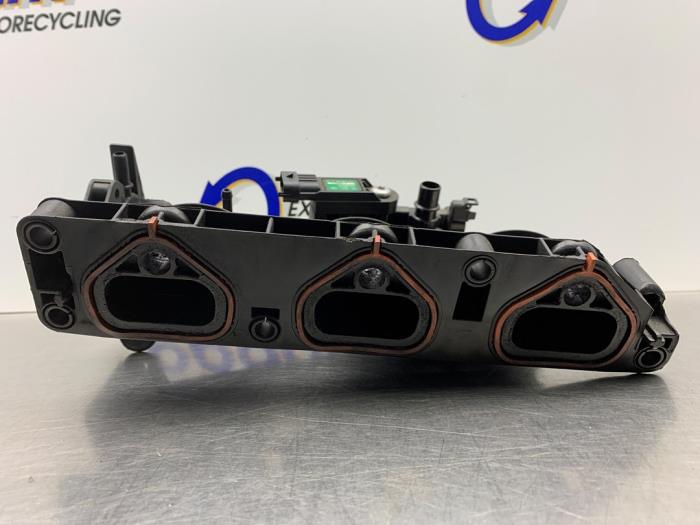 Gebruikte Inlaatspruitstuk Renault Captur I (2R) 0.9 Energy TCE 12V Prijs € 65,00 Margeregeling aangeboden door Gebr Opdam B.V.