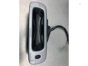 Gebruikte Achterklep Handgreep Suzuki Swift (ZA/ZC/ZD1/2/3/9) 1.5 VVT 16V Prijs € 60,00 Margeregeling aangeboden door Gebr Opdam B.V.