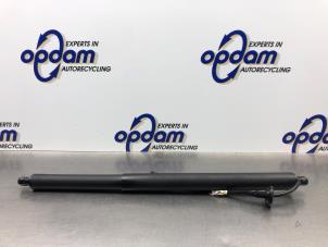 Nieuwe Achterklepdemper links-achter Volvo XC40 Prijs € 120,94 Inclusief btw aangeboden door Gebr Opdam B.V.