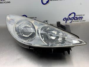 Gebruikte Koplamp rechts Peugeot 307 (3A/C/D) 1.6 16V Prijs € 75,00 Margeregeling aangeboden door Gebr Opdam B.V.