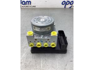 Gebruikte ABS Pomp BMW X1 (F48) sDrive 20i 2.0 16V Twin Power Turbo Prijs € 450,00 Margeregeling aangeboden door Gebr Opdam B.V.