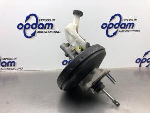 Gebruikte Rembooster Renault Clio III (BR/CR) 1.2 16V 75 Prijs € 75,00 Margeregeling aangeboden door Gebr Opdam B.V.