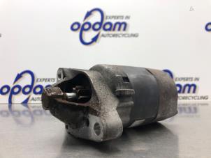 Gebruikte Startmotor Renault Clio III (BR/CR) 1.2 16V 75 Prijs € 40,00 Margeregeling aangeboden door Gebr Opdam B.V.