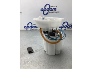 Gebruikte Benzinepomp BMW X1 (F48) sDrive 20i 2.0 16V Twin Power Turbo Prijs € 125,00 Margeregeling aangeboden door Gebr Opdam B.V.