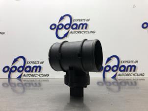 Gebruikte Luchtmassameter Opel Corsa D 1.2 16V Prijs € 30,00 Margeregeling aangeboden door Gebr Opdam B.V.