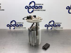 Gebruikte Benzinepomp Opel Corsa D 1.2 16V Prijs € 40,00 Margeregeling aangeboden door Gebr Opdam B.V.