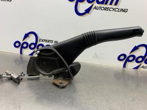 Gebruikte Handremhendel Dacia Logan MCV I (KS) 1.6 MPI 85 Prijs € 50,00 Margeregeling aangeboden door Gebr Opdam B.V.