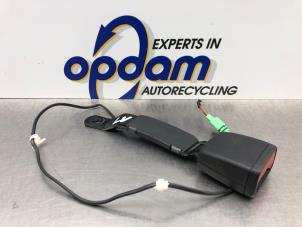 Gebruikte Veiligheidsgordel Insteek links-voor Skoda Fabia III Combi (NJ5) 1.0 TSI 12V Prijs € 35,00 Margeregeling aangeboden door Gebr Opdam B.V.